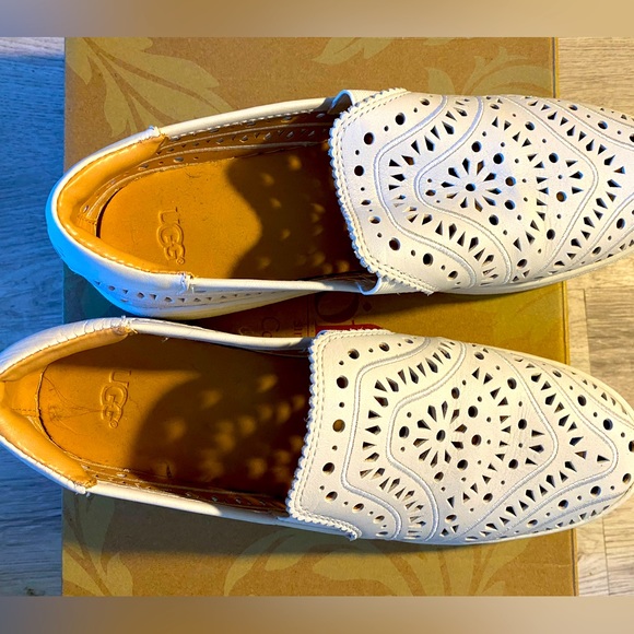 UGG Shoes - 👟 UGG slip-on loafers